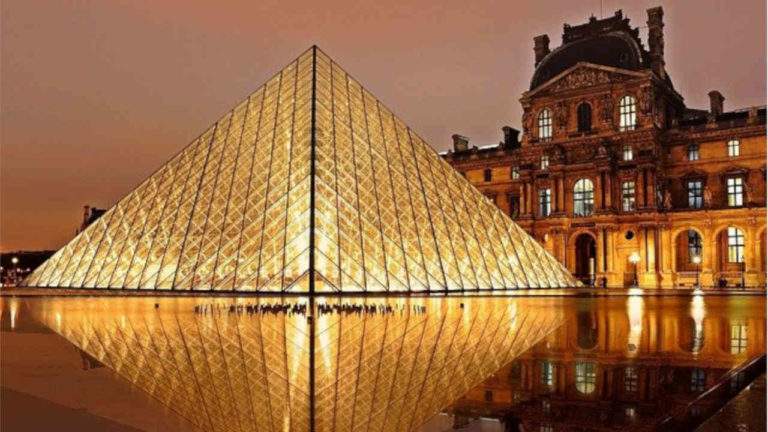 The Amazing Louvre Museum: History, Art and Other Curiosities