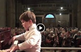 Amazing little pianist Michael Andreas (8 years old) playing Beethoven’s famous sonata