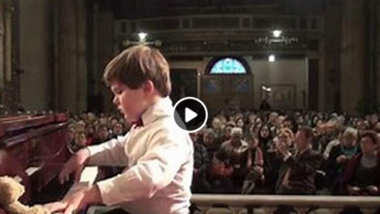 Amazing little pianist Michael Andreas (8 years old) playing Beethoven’s famous sonata
