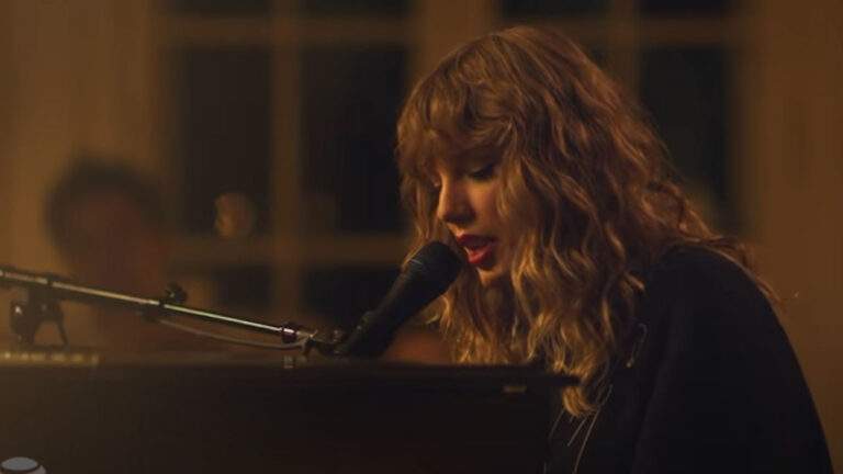 Beautiful Performance by Taylor Swift