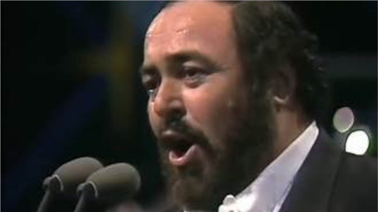 Pavarotti will always be a legend, his voice continues to echo and move all who let themselves be guided by true art. Enjoy! https://www.youtube.com/watch?v=z01sTVLM71A Lyrics - Donna Non Vidi Mai Donna non vidi mai simile A questa! A dirle: Io t'amo A nuova vita L'alma mia si desta Manon Lescaut mi chiamo! Come queste parole profumate Vago nello spirto e ascose fibre Vanno a carezzare O sussurro gentil, deh! Non cessare! Manon Lescaut mi chiamo! Sussurro gentil Deh! Non cessare!