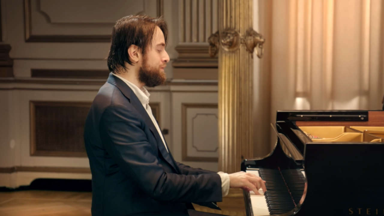 Here the great pianist Daniil Trifonov gives us a brief moment of reflection. A piece of music that touches the spirit with its simplicity and beauty!